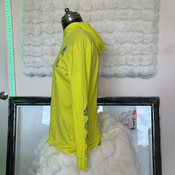 Adidas hooded long sleeve t-shirt for youth but can be warn by women size small - Picture 3 of 8